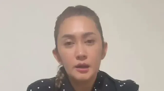 Nafa Urbach Minta Maaf ke Rakyat Indonesia Saat Sadar Perkataannya Menyakiti Hati Masyarakat