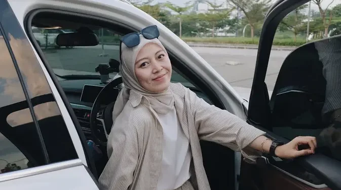 Kisah Sukses Yisti Yisnika dari Jastip hingga Mengguncang Industri Fashion Indonesia