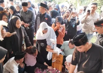 Suami Mpok Alpa Ceritakan Kondisi Anak-Anak Setelah Kepergian Almarhumah Si Sulung Pingsan