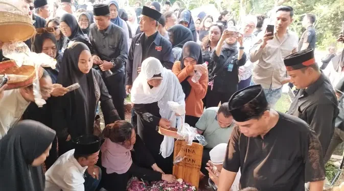 Suami Mpok Alpa Ceritakan Kondisi Anak-Anak Setelah Kepergian Almarhumah Si Sulung Pingsan