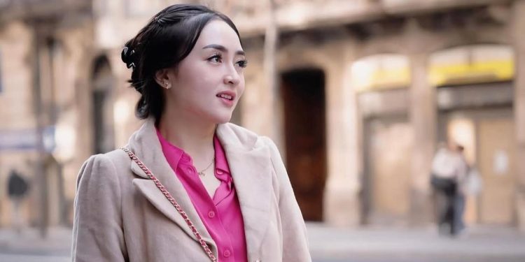 4 Tips Padu Padan Baju dan Sepatu dari Selebgram untuk Tampil Smart Casual hingga Klasik