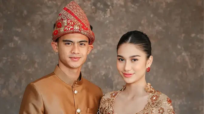 5 Potret Azizah Salsha di Kondangan Bersama Pratama Arhan yang Kini Digugat Cerai