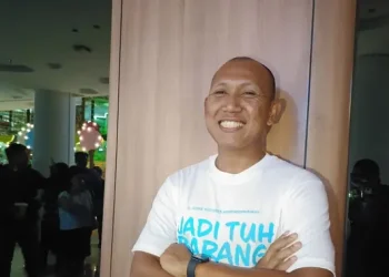 Oki Rengga Jadi Pawang Hujan di Film Jadi Tuh Barang Rela Basah-basahan Hingga Pagi