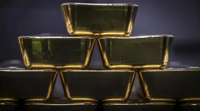 Harga Emas Hari Ini Dipengaruhi Sentimen Dolar AS dan Kebijakan The Fed