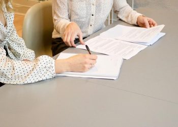 Strategi Memperbarui Resume Agar Menarik di Pasar Kerja yang Lesu