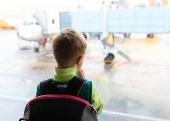 Orang Tua Liburan Anak Usia 10 Tahun Ditnggalkan di Bandara