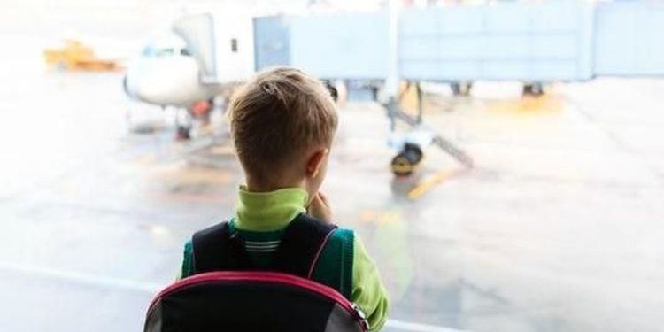 Orang Tua Liburan Anak Usia 10 Tahun Ditnggalkan di Bandara