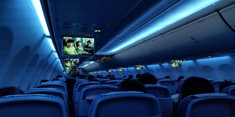 Penumpang Harus Tahu Etika Rebahan Kursi Pesawat yang Tepat