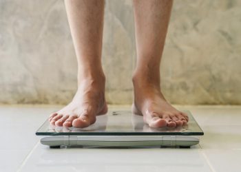 Cara dan Waktu Terbaik Menimbang Berat Badan agar Hasilnya Akurat