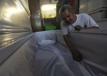 Warga Jakarta Tolak Menggotong Mayat Pejabat yang Sering Menyusahkan Dulu