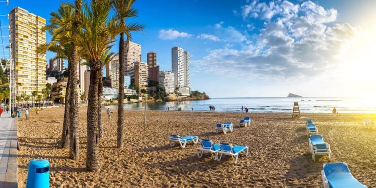 Wisata Pantai di Spanyol Ditutup Akibat Ditemukannya Siput Berbisa