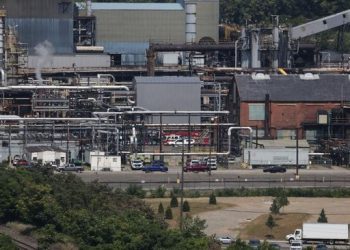 Ledakan Beruntun Mengguncang Pabrik Baja dan Menyebabkan Korban Berjatuhan