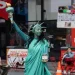 Asri Welas Syuting di Times Square New York untuk Ratu Ratu Queens Disawer Turis