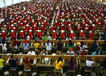 Pekerja Pabrik Rokok Terancam PHK, Evaluasi Kebijakan Cukai Diharapkan dari Menkeu