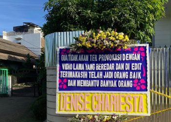 Denise Chariesta Dukung Uya Kuya dengan Karangan Bunga sebagai Simbol Moral