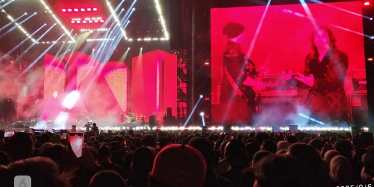 Perempuan Terindah di Indonesia Mengawali Konser Dewa 19 All Stars 2.0