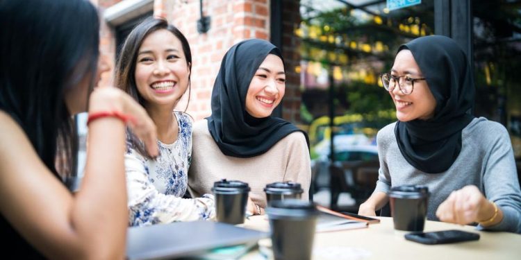 Kepribadian Social Butterfly Si Ramah yang Banyak Disukai Orang