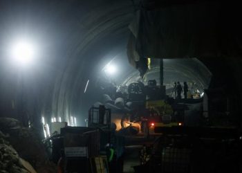 Batu Raksasa 770000 Ton Tertimbun Tambang Emas, 33 Buruh Terjebak 69 Hari