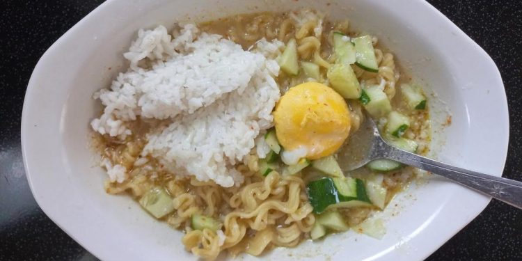 5 Cara Menyajikan Mi Instan Sehat Tanpa Mengurangi Kenikmatannya