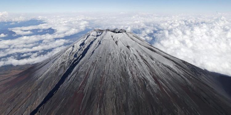 Pria 102 Tahun Pecahkan Rekor Mencapai Puncak Gunung Fuji