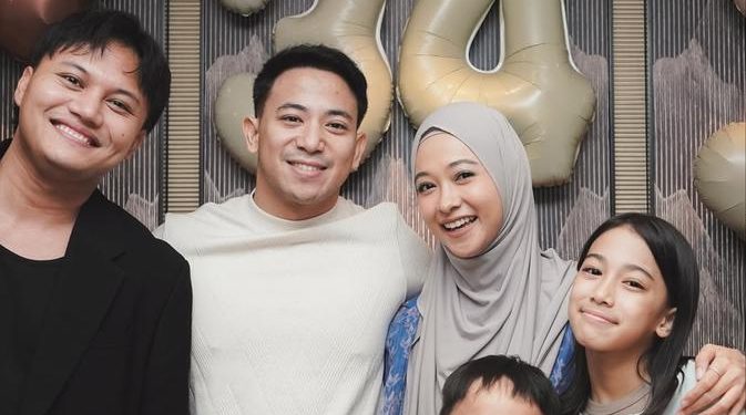 6 Potret Ultah Poppy Bunga ke-34 yang Penuh Kejutan dan Menghadirkan Rizky Febian