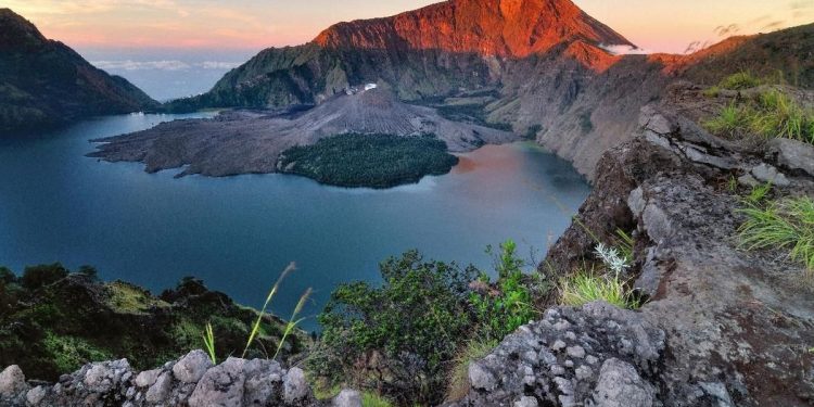 Harga Tiket Masuk Gunung Rinjani Naik Mulai 3 November 2025