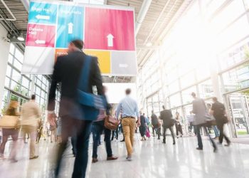 Pesawat Terlambat 5 Jam, Penumpang Menari Ramai-Ramai di Bandara India