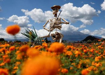 Tengkorak Raksasa Memenuhi Perayaan Hari Orang Mati di Meksiko