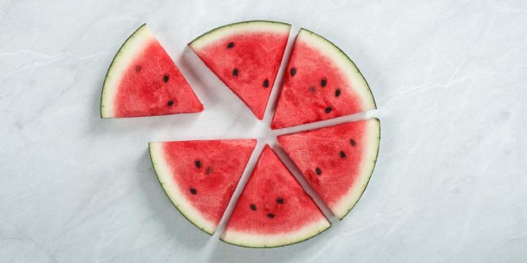 Jenis Makanan yang Dilarang Dikonsumsi Bersama Semangka