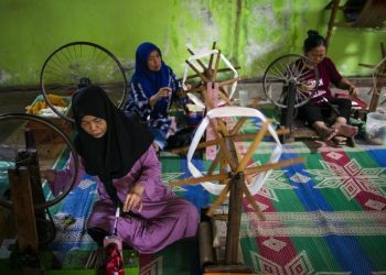 Tenun Warna-warni dari Tanah Garut