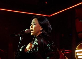 Showcase Intim Astrid Tegaskan Konsistensi Bermusik Lewat Mini Album Masih di Sini