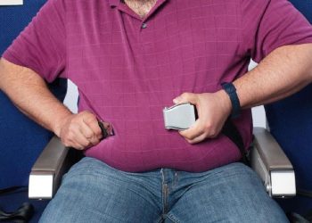 Aturan Baru Maskapai Menyebabkan Penumpang Bertubuh Besar Harus Membayar 2 Tiket