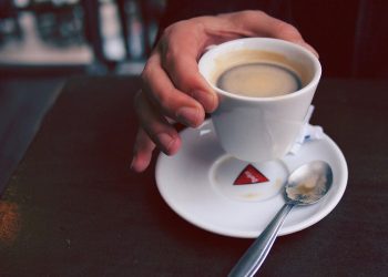 Espresso atau Kopi Seduh, Mana yang Memiliki Kafein Lebih Tinggi?