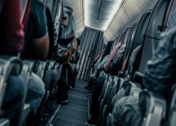 15 Penumpang Dirawat Setelah Terjadi Turbulensi Pesawat Akibat Sinar Kosmik