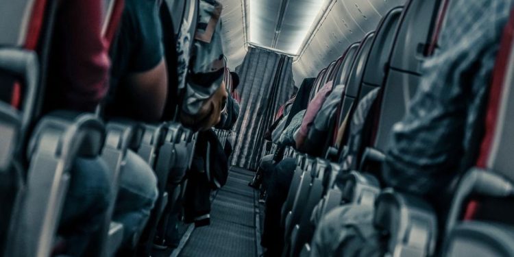 15 Penumpang Dirawat Setelah Terjadi Turbulensi Pesawat Akibat Sinar Kosmik