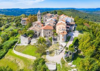 Kota Cantik Usia Hampir 1.000 Tahun Ini Hanya Seluas Separuh Lapangan Bola