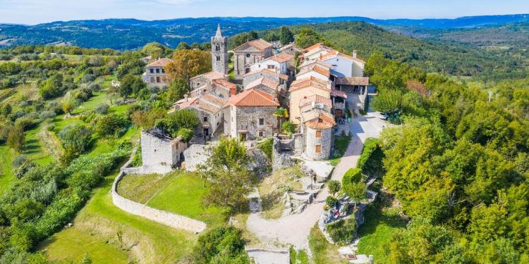 Kota Cantik Usia Hampir 1.000 Tahun Ini Hanya Seluas Separuh Lapangan Bola