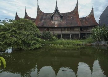 Warga Minang Sumbang 14 Kg Emas untuk Beli Pesawat bagi Negara