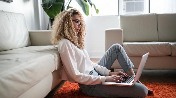 Perusahaan Swedia Luncurkan Program Jam Persahabatan Berbayar Untuk Lawan Kesepian Pekerja