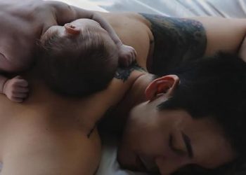 Potret Pertama William Chan Bersama Bayinya, Momen Intim Ayah dan Anak dari He Sui
