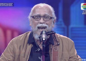 Iwan Fals Tampilkan Lagu Stecu Stecu yang Membuat Goyang di Konser Raya 31