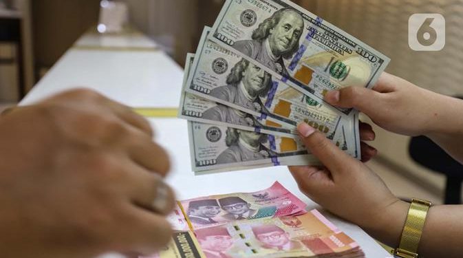 Rupiah Terancam Jebol 17000 per USD, Ketahui Penyebabnya