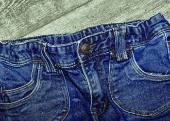 Maskapai Minta Penumpang Pesawat Hentikan Penggunaan Celana Jeans