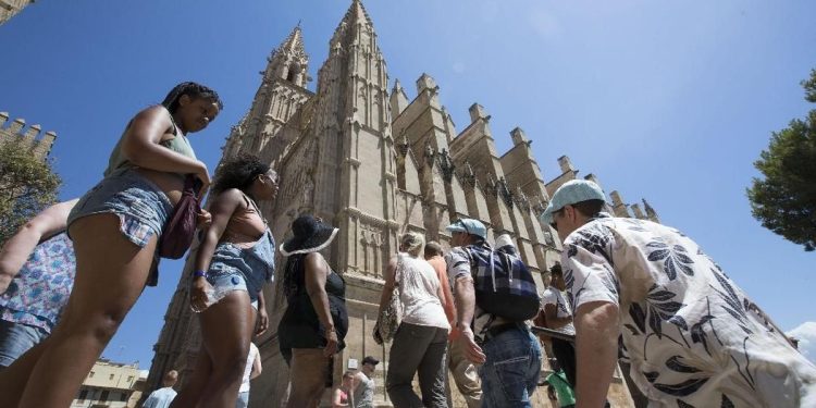 Pakar Travel Ramalkan 7 Destinasi Dunia Populer di Tahun 2026