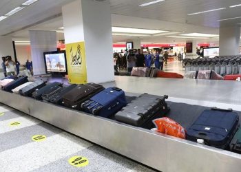 Kisah Turis Hampir Gagal Terbang Karena Paspor Jatuh di Konveyor Bagasi