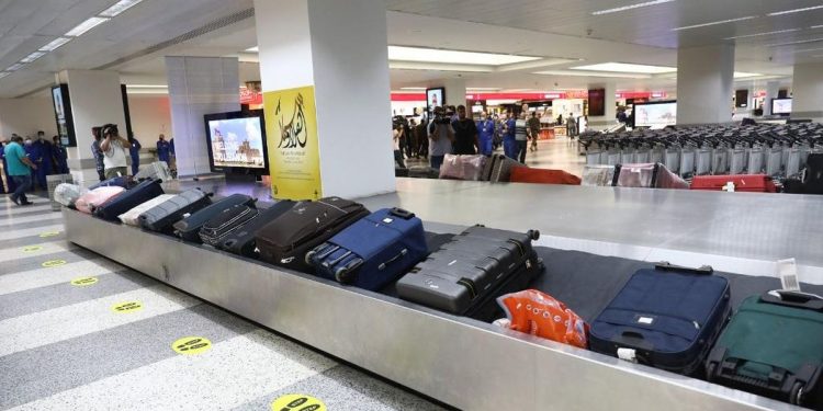 Kisah Turis Hampir Gagal Terbang Karena Paspor Jatuh di Konveyor Bagasi