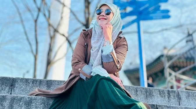 Asma Nadia dan Isa Alamsyah Berlibur ke Korsel Bahas Ayam Goreng dan Stroberi Raksasa