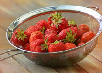 Hilangkan Pestisida, 6 Cara Mencuci Stroberi Versi Ahli Pangan