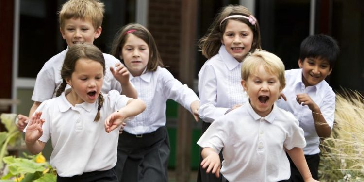 Orang Tua Wajib Tahu 7 Ciri Kecerdasan Emosional Tinggi pada Anak